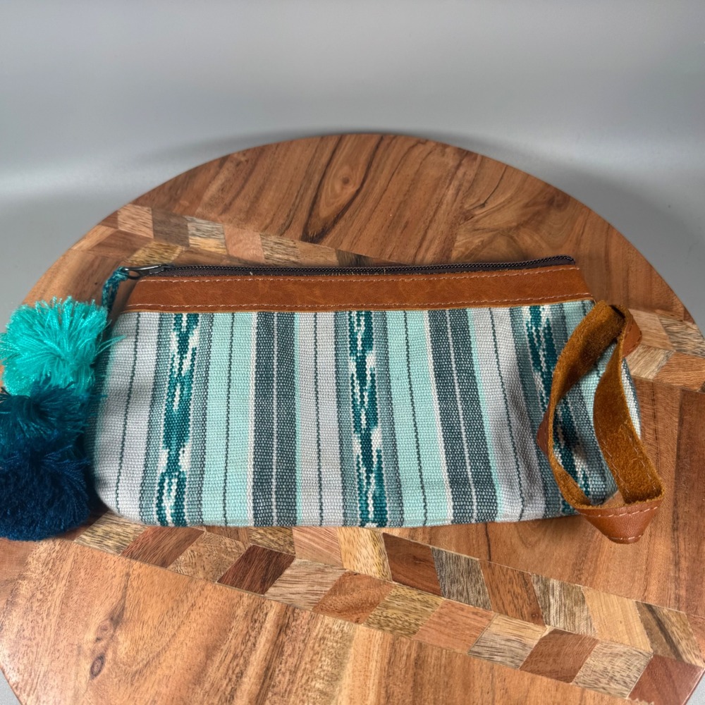 Nena & Co. Wristlet Blue Brown Leather‎ Womens Pom Poms Zipper